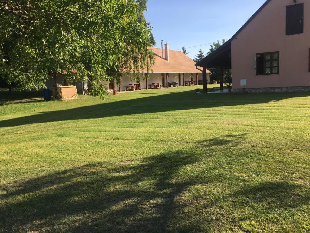 Vadaspuszta Vendeghaz Csatka Экстерьер фото