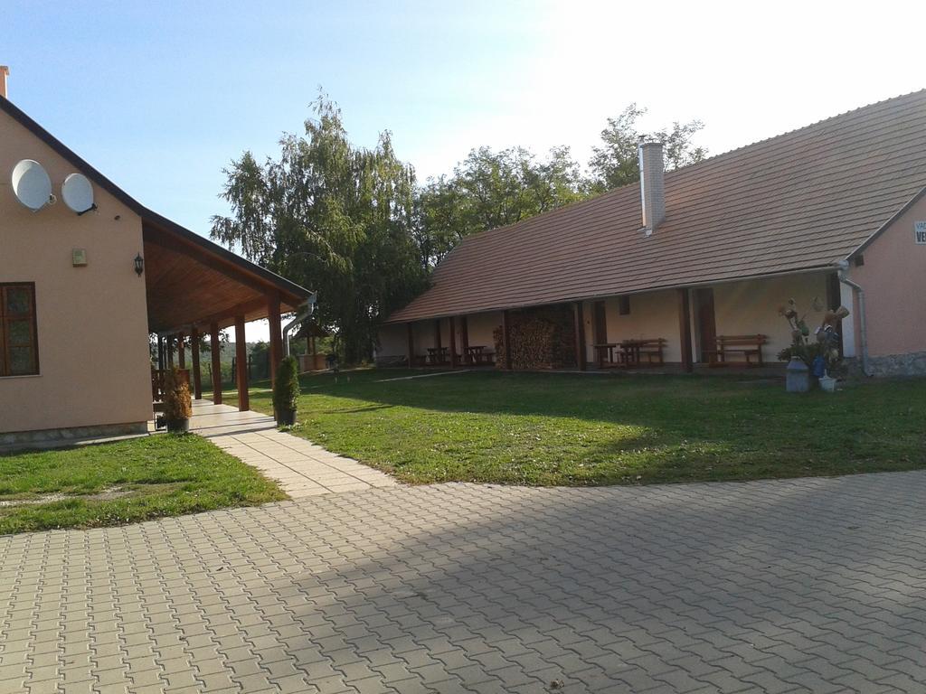 Vadaspuszta Vendeghaz Csatka Экстерьер фото